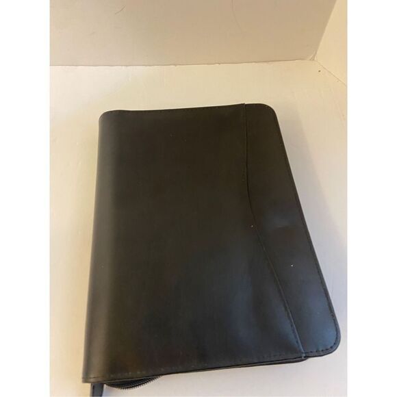 Daytimer leather zipper agenda book item 9213TA - Picture 1 of 7
